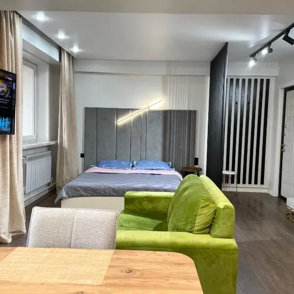 Apartment on KShT, hotel in Ustʼ-Kamenogorsk