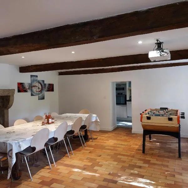 La cambuse des gones - Gîte 3 chambres، فندق في Thurins