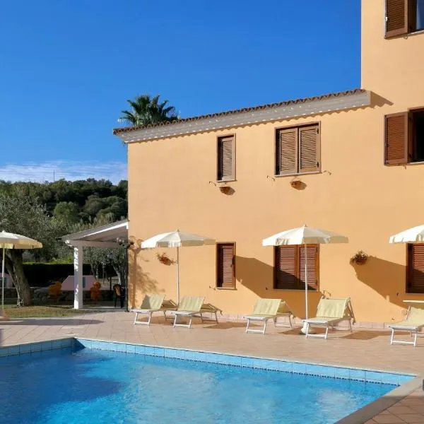 Residence con piscina a Sos Alinos, hotel v destinaci Cala Liberotto