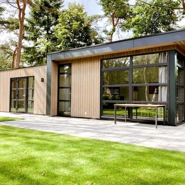 Delightful luxury 2-bedroom holiday home in nature, hotel in Otterlo