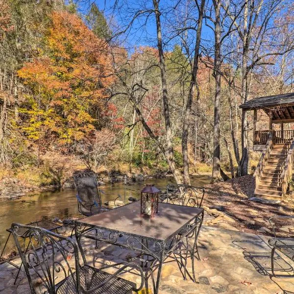 Creekside Retreat with Deck, 18 Miles to Wolf Ridge, hotell i Swiss
