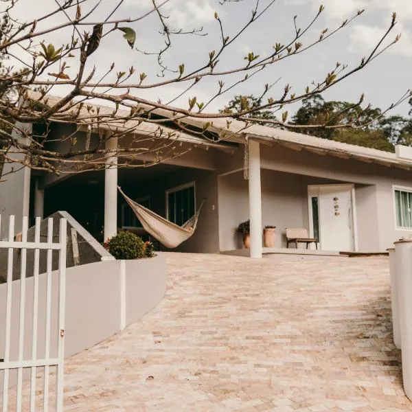 Casa confortável em local tranquilo., hotel a Rodeio