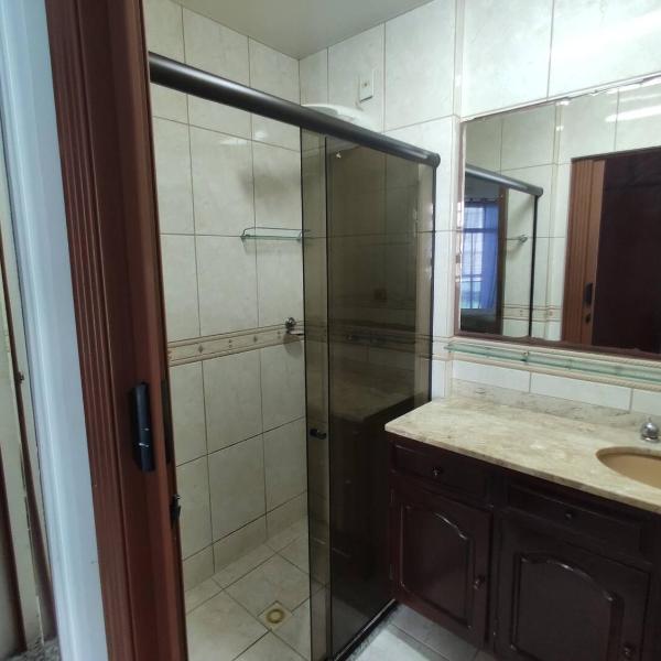 Apto 2 quartos com AR Cond, prédio frente p/ praia - Foto 3