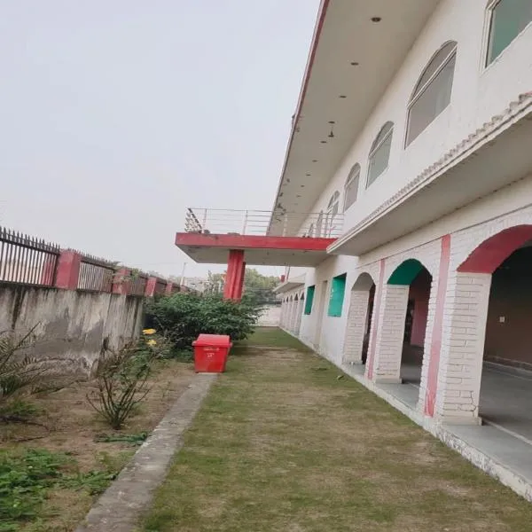 Jiya Green Garden & Banquet, Sonipat, hotel in Kutāna