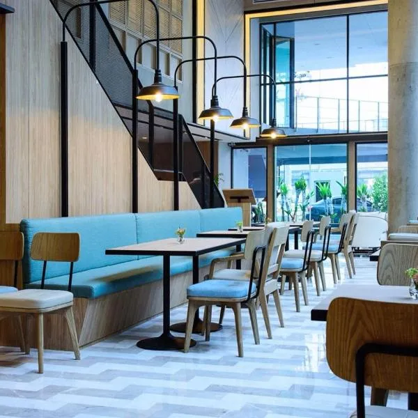 Bella B Hotel, hotel in Nonthaburi