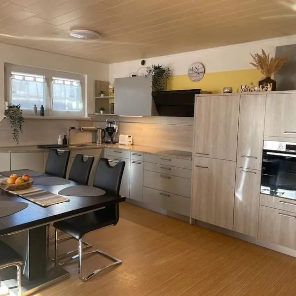 Helle, gemütliche, kühle,moderne Wohnung Nähe Europapark, Straßburg, Schwarzwald, hotel in Appenweier