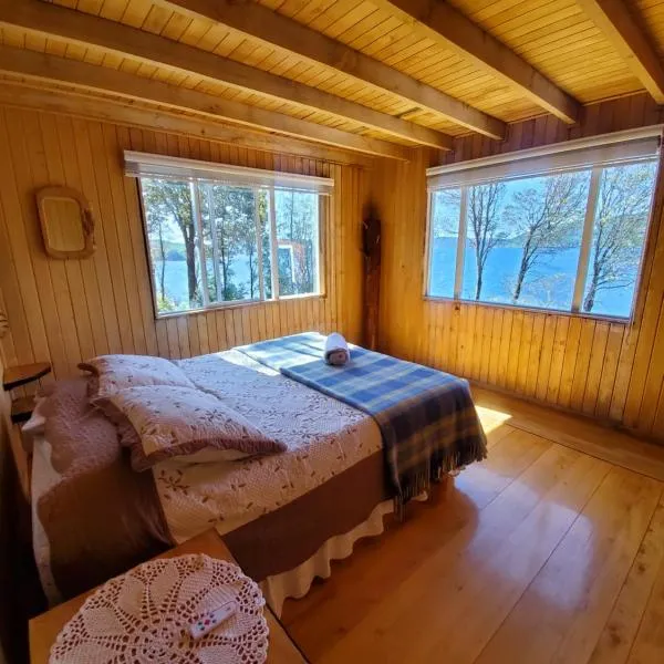 Acogedora pieza privada en casa frente al Parque el Pudú y Fiordo, hotel a Quellón