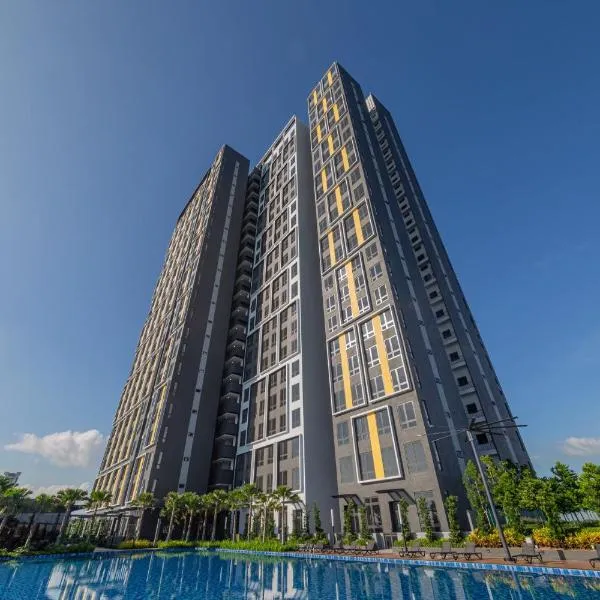 Sunway Grid Loft Suite by Nest Home【Olympic Size Pool】, hotel v destinácii Kampong Pendas