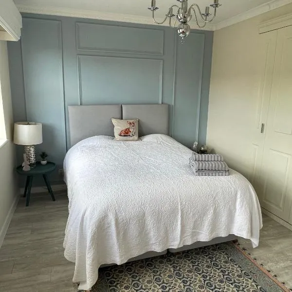 Entire Home between London and Kent- Mulberry House, hotel in Kent