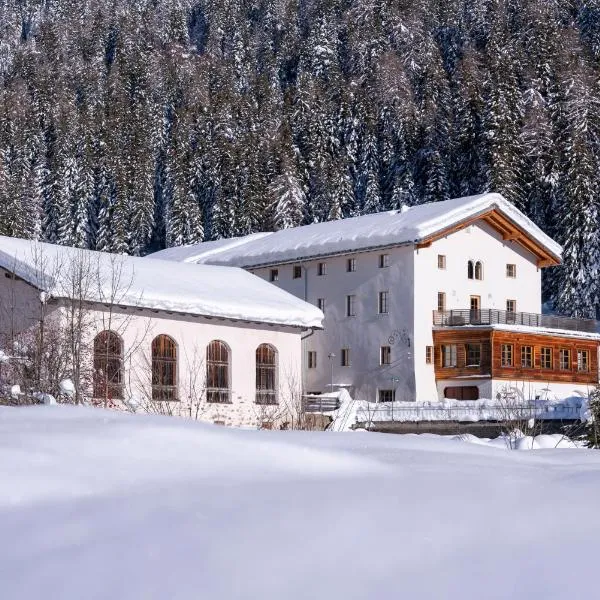 Zum Hirschen Boutique Hotel Val di Non，Unsere Liebe Frau im Walde的飯店