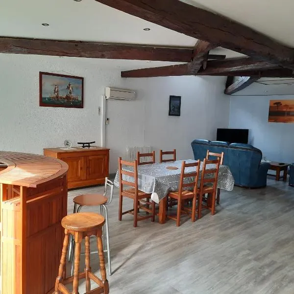 Appartement très spacieux 4 chambres 6 couchages, hotel v destinaci Noidans-le-Ferroux