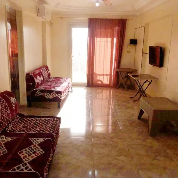 AC, Wi-Fi Shahrazad Beach Apartment-1, Hotel in El-Shaikh Mabrouk