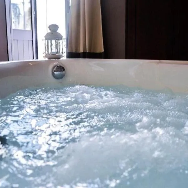 WineExperience- WINE&JACUZZI SUITE, hotel en Lecce
