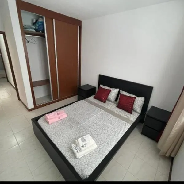 Apartamento Vila Santa Bárbara ,Bloco F RChão Esq,Santo Antão,Cabo Verde, מלון בCurral