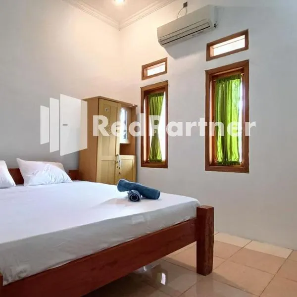 Jogo Segoro Homestay Mitra RedDoorz near Pantai Sundak Gunungkidul, hótel í Ngandong