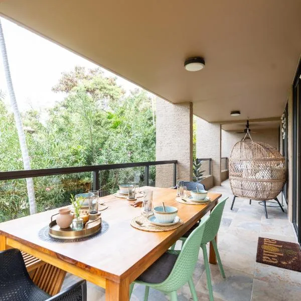 Kona Designer Condo l Pool l Near Beach l AC l Free Parking l Sleeps 6, Hotel in Kailua-Kona