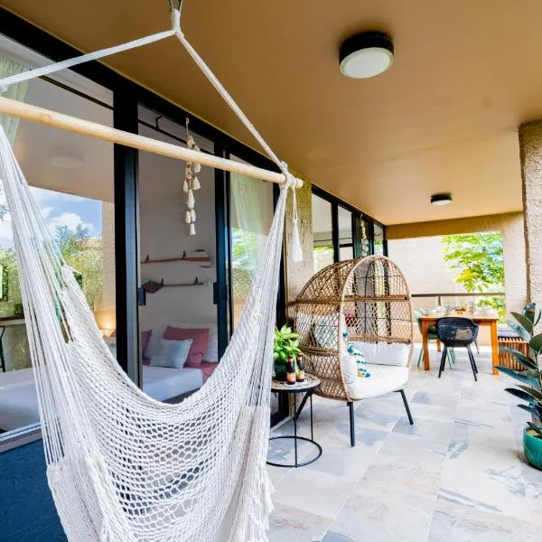Hawaii Lifestyle Design Condo l Pool l Near Beach l AC l Free Parking l Sleeps 6, hotel di Kailua-Kona