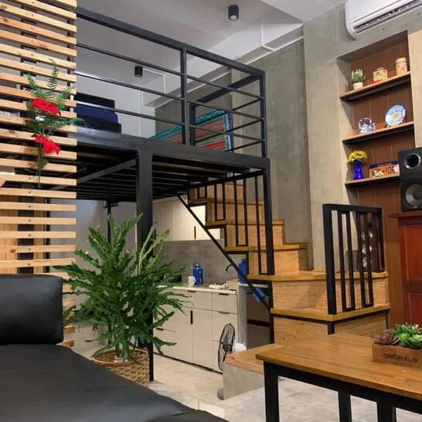 JORA LOFT- modern industrial apartment 1-A, hotel em Calasiao