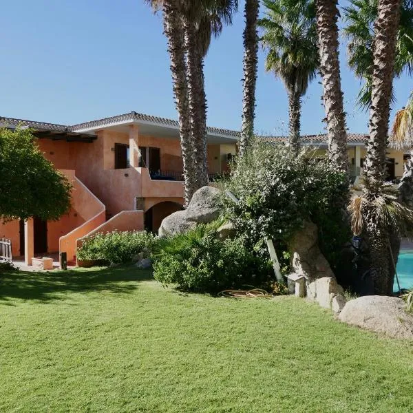 Residence con piscina a Palau, a soli 150 mt. dal mare, hotel in Palau