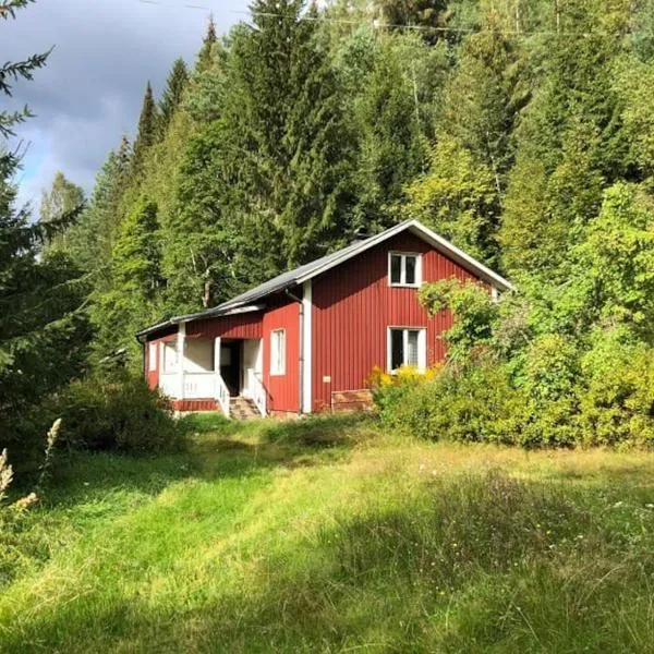 Little Forest House "Our Little Farm", hotel in Hagfors