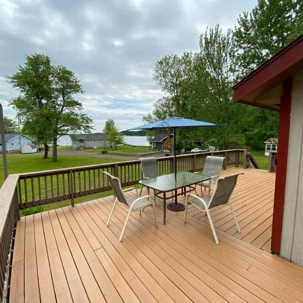 Little Whit on Chautauqua Lake, hotel v destinaci Mayville