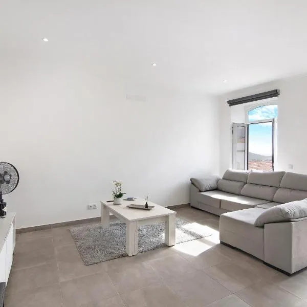 Traditional 3 bedroom apartment, hotel v destinaci Alte