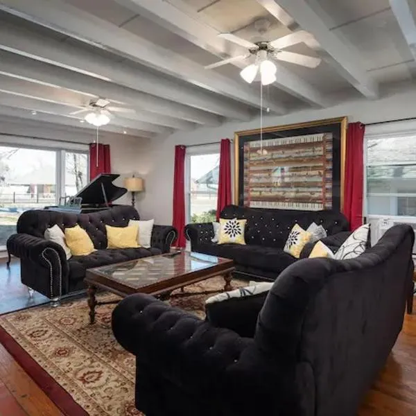 Grand Performance Home in Downtown Fort Worth Stockyard, Globe Life, AT&T by HomeStayPros, hotel v destinaci Fort Worth