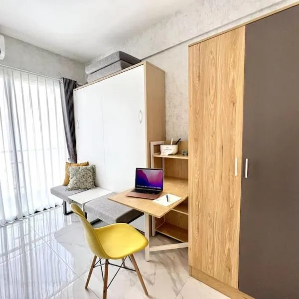 DayInn, Skyhouse BSD Lux and Homey Studio, near AEON BSD and ICE BSD، فندق في Cilenggang