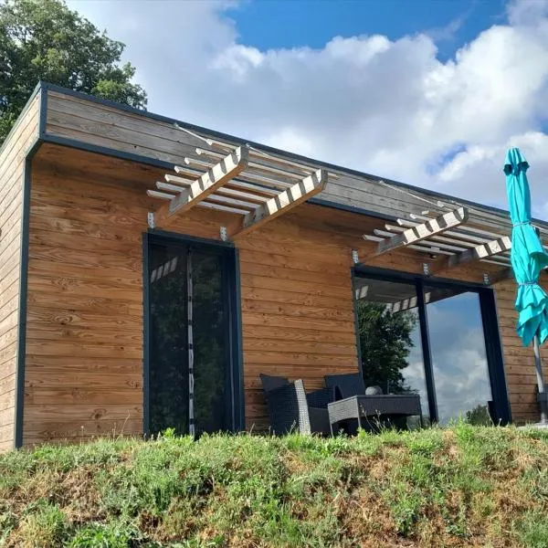 Chalet charmant à Saint-Sylvestre avec Terrasse et Jardin, hotel in Ambazac