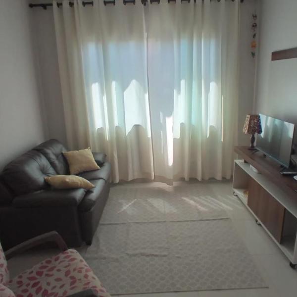 Casa aconchegante com piscina e bem localizada