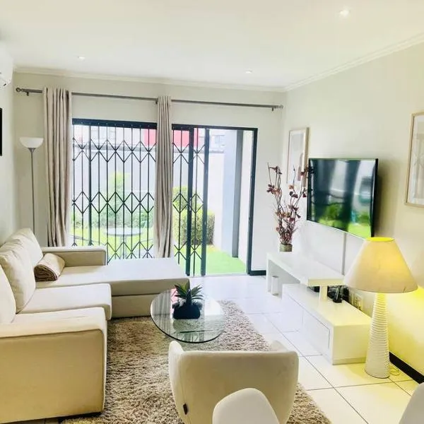 Quebec Apartments - Fully Furnished & Equipped 1 Bedroom Apartment, hotel di Sandton