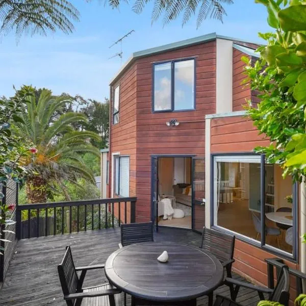 Elegant 2BR Family Home - Aircon - 5min to Beach, hotel in Auckland