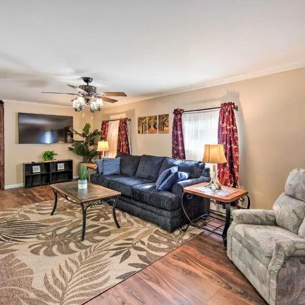 Lovely Moshannon Ground Apartment with Fire Pit, hotel di Moshannon