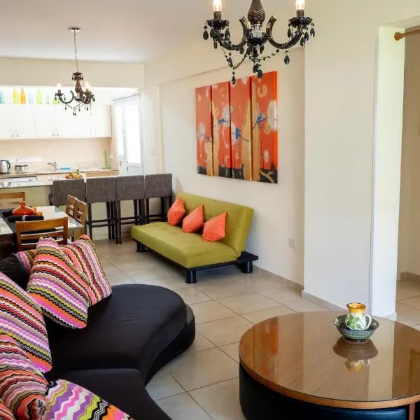 Stylish 2 Bedroom apartment in Pegia, hotel in Peyia