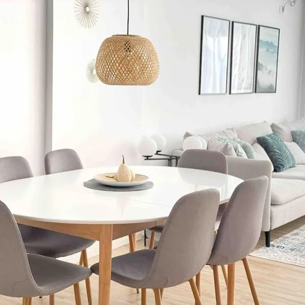 RONI APARTMENTS -Near the historic city center -Family-friendly -Baby cots and toys available -Netflix -Convenient for sightseeing -Services available -Free parking with video surveillance, hotel in Prizren