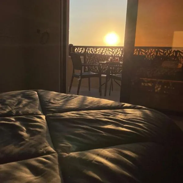 Villa Jana chalet - Private Villa - Dead Sea - Jordan, hotell i Al Karāmah