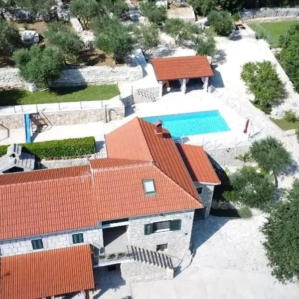 Antini dvori, hotel v destinaci Imotski