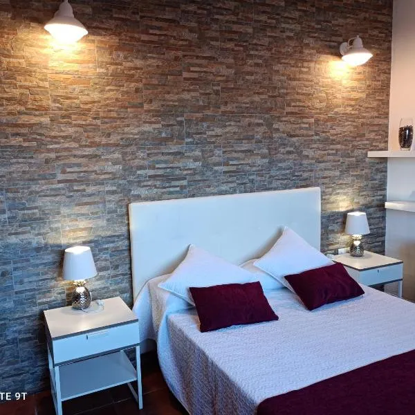 Ele House, מלון בטרחלחו