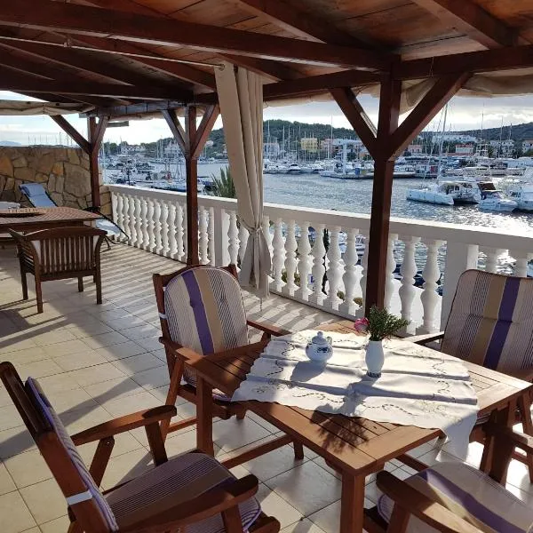 Studio apartman, hotel di Jezera