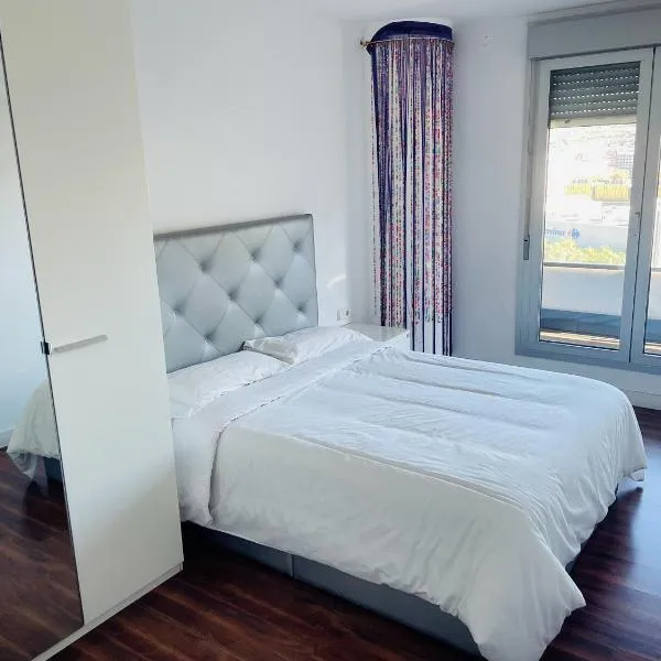 Fira de Barcelona City View Apartment with Garage Parking, hotel v destinaci Hospitalet de Llobregat