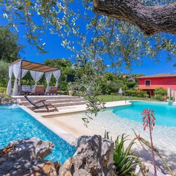 La Casa Fra gli Ulivi - Piscina e natura, relax vicino al mare tra Cinque Terre e Toscana – hotel w mieście Montemarcello