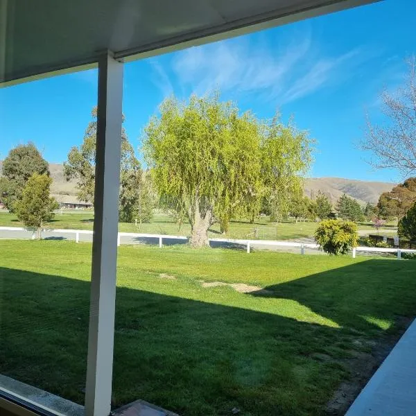 Home Away from Home - Waitaki Lakes Apartment A5, hotel in Omarama