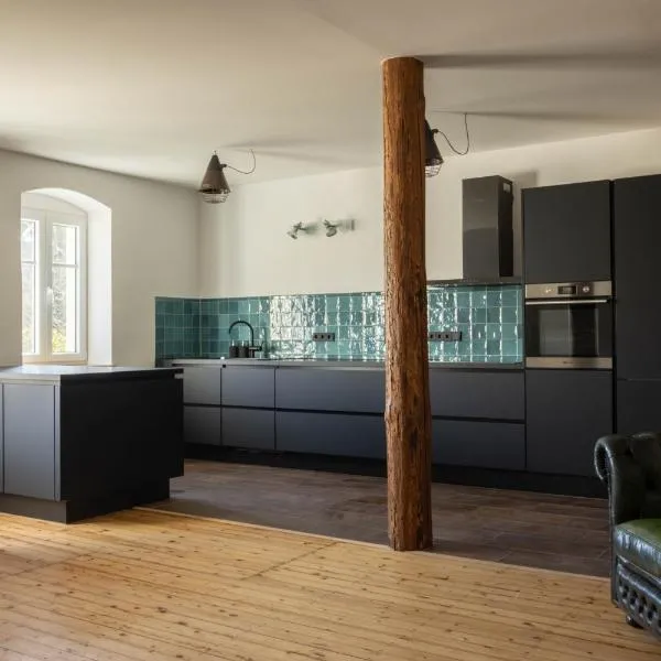 Designwohnung auf Gutshof mit Sauna zw. L/DD, hotel v destinácii Mügeln