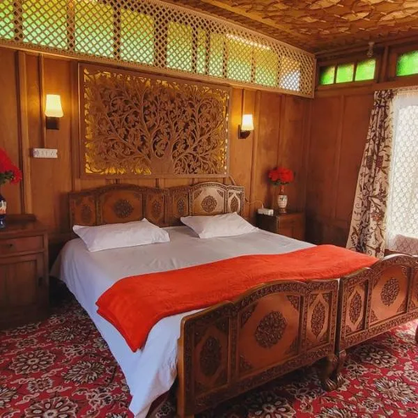 Lily Of The World Houseboat, hôtel à Srinagar