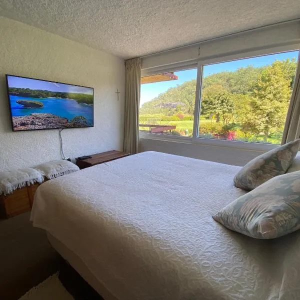 La Poza Pucon, a pasos de todo, hotel in Pucón
