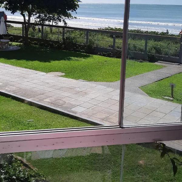 Apartamento Pe na Areia - Meia praia - Itapema Sc, hotel in Itapema