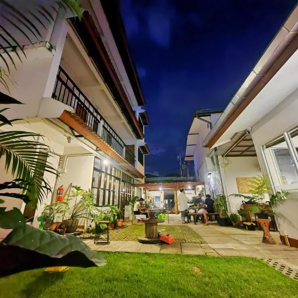 Chiang Mai Gate house – hotel w mieście Chiang Mai