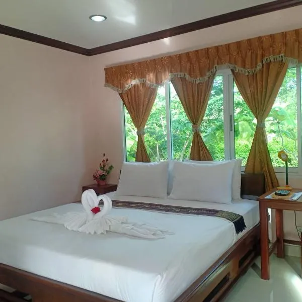 Capital O 75415 Nanthachart Riverview Resort, hotel in Ban Khlong Khun Phithak