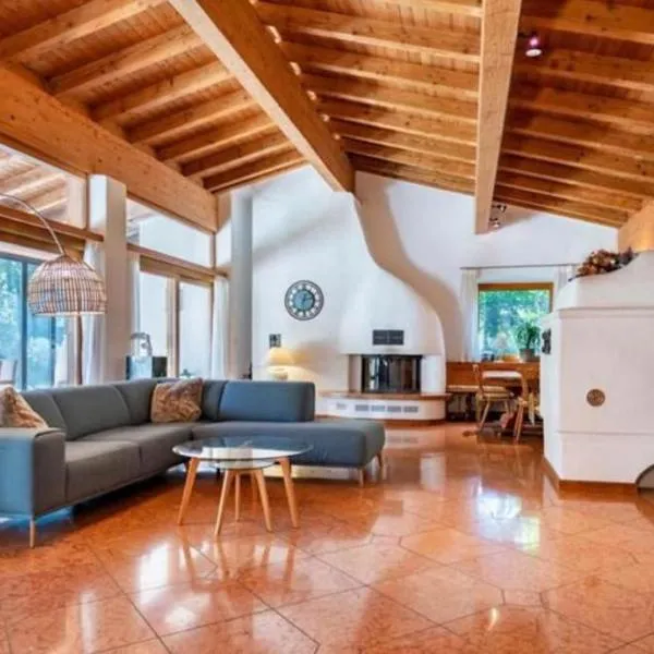 whole villa Munich, Alps view, Quiet and spacious, hotel in Feldkirchen-Westerham