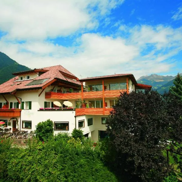 Hotel Haselried, hotell i Tirolo